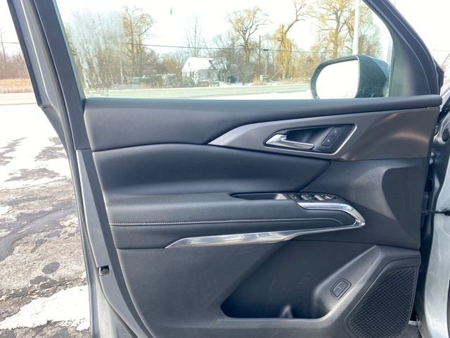 Used 2024 Chevrolet Traverse LT image 13