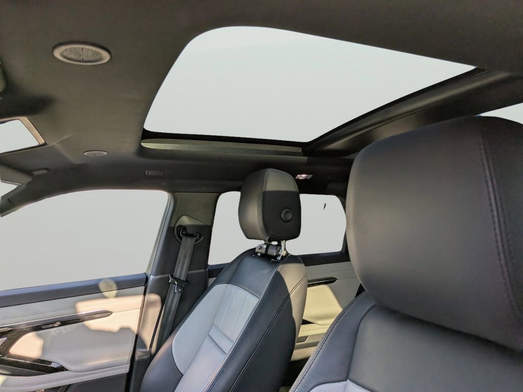 Used 2023 Land Rover Range Rover Evoque R-Dynamic SE image 20