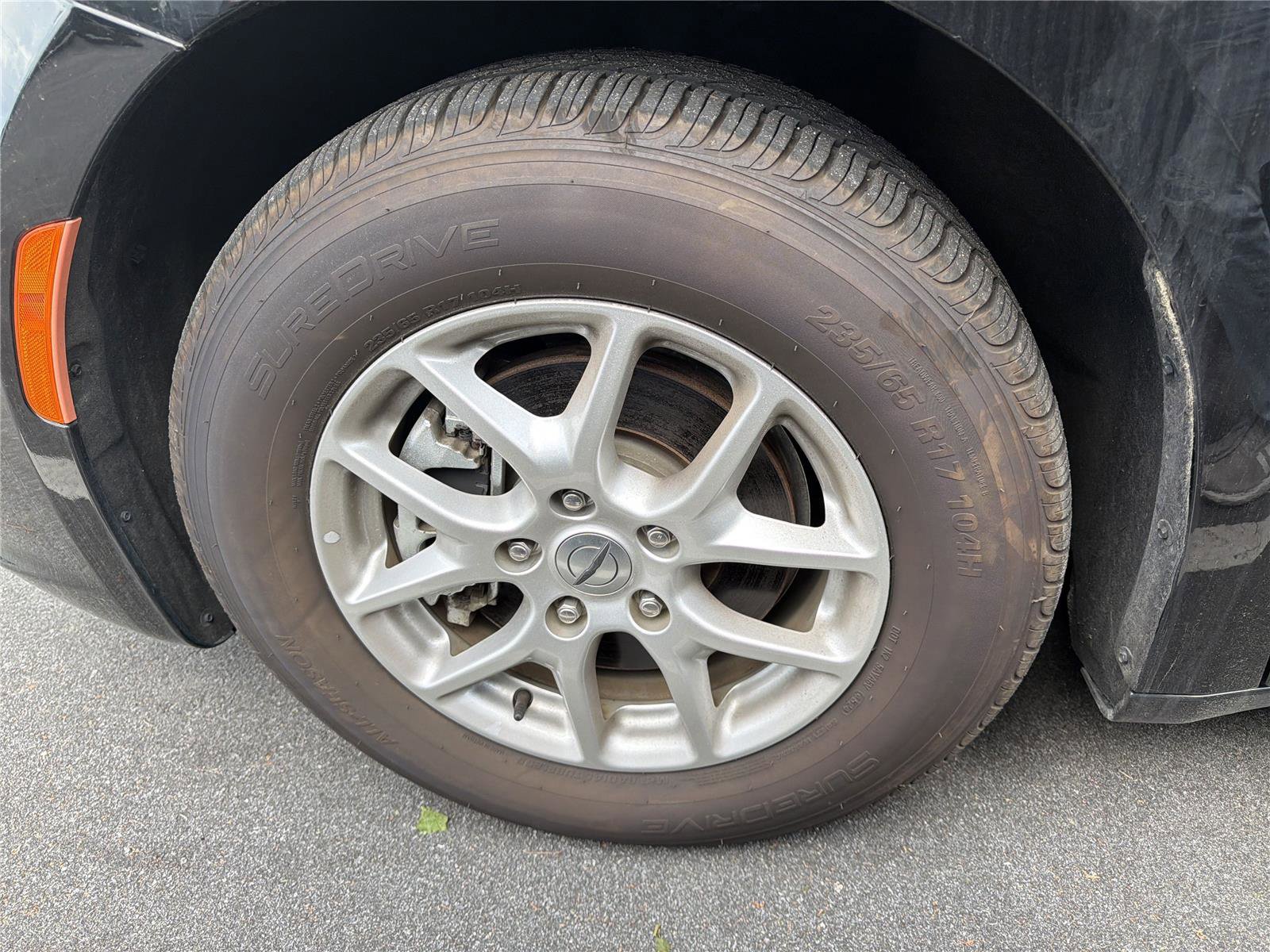 Used 2023 Chrysler Pacifica Touring-L FWD image 6