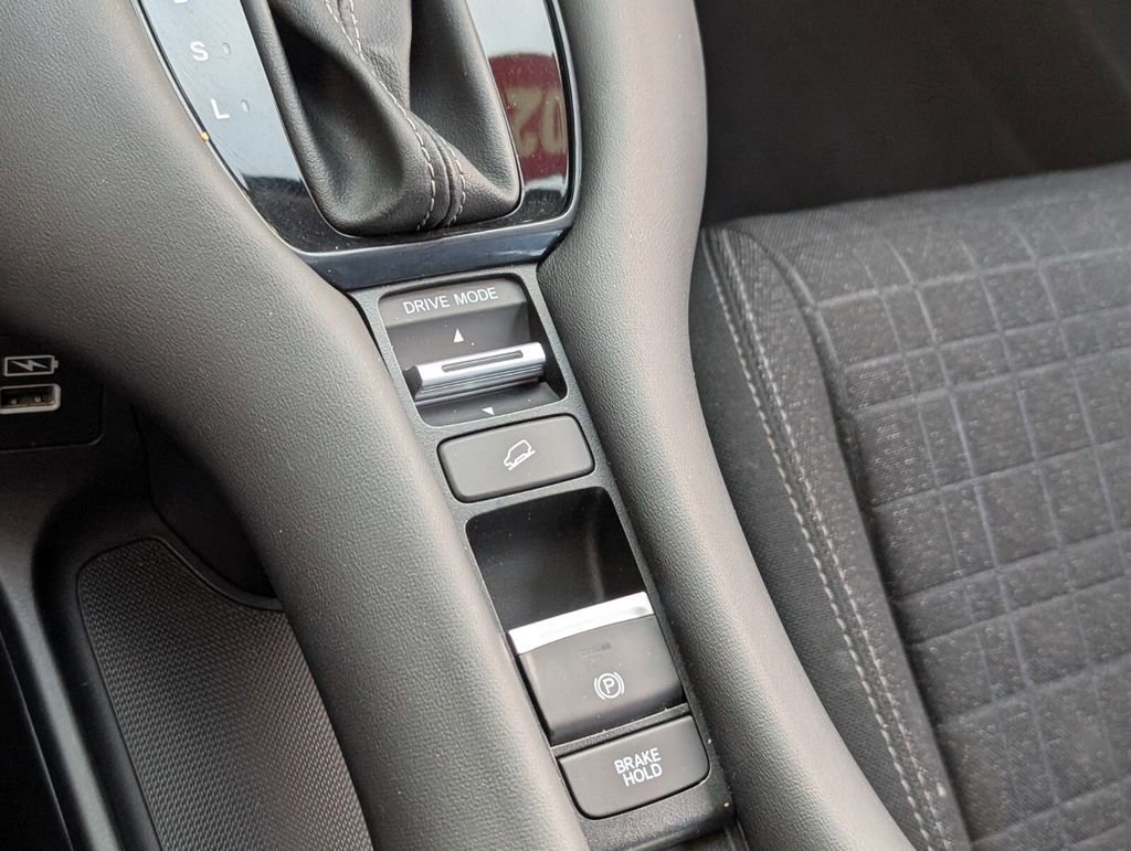Used 2023 Honda HR-V LX image 23