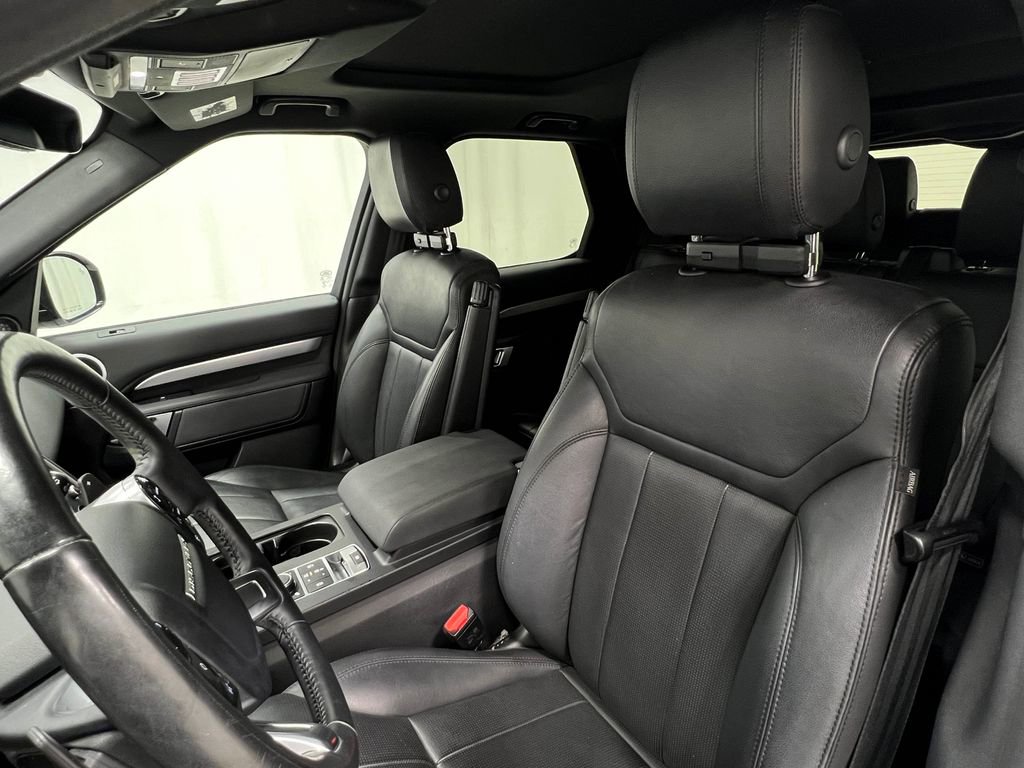 Used 2020 Land Rover Discovery Landmark image 15