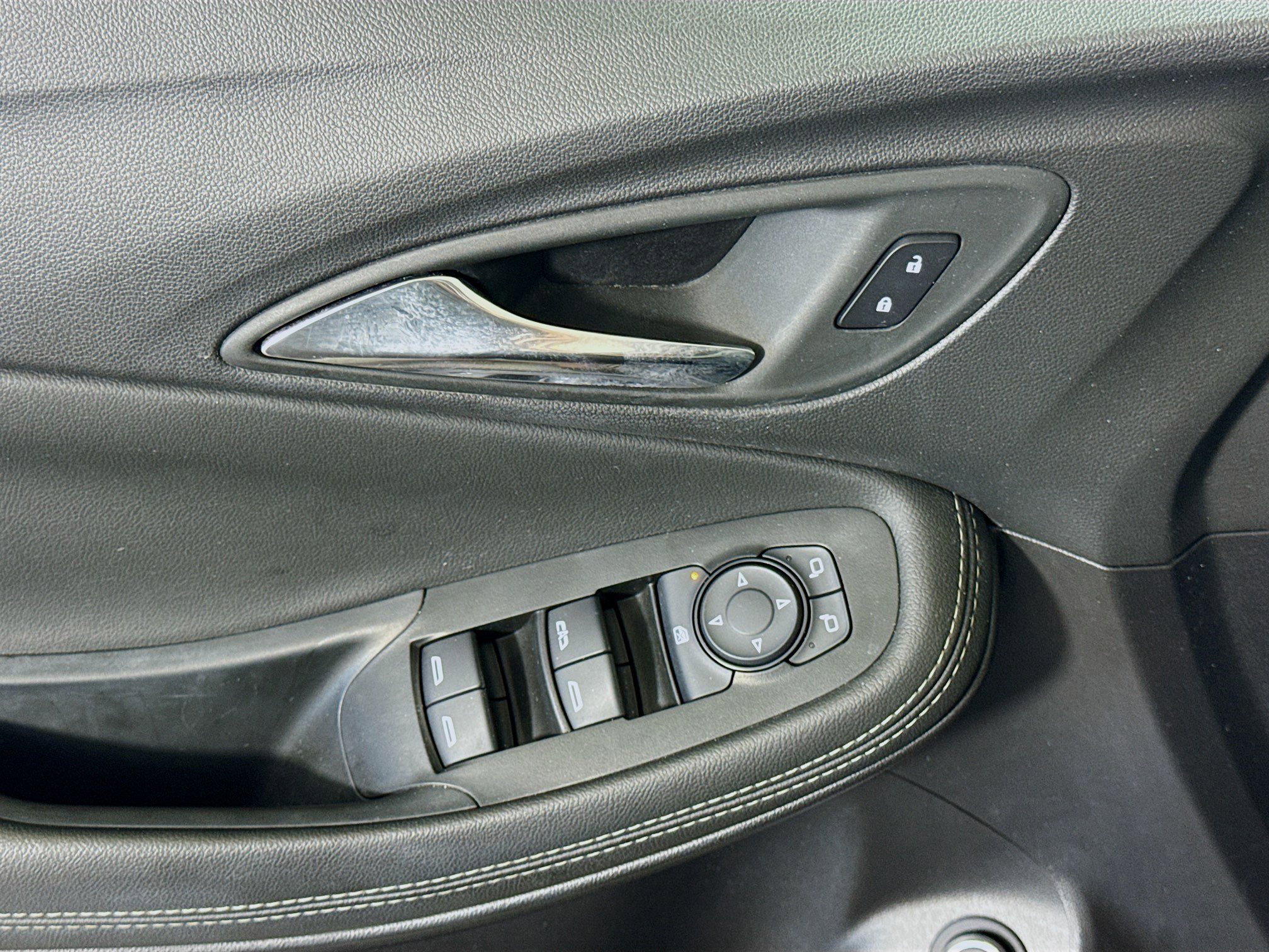Used 2023 Buick Encore GX Select w/ Sport Touring Package FWD image 24