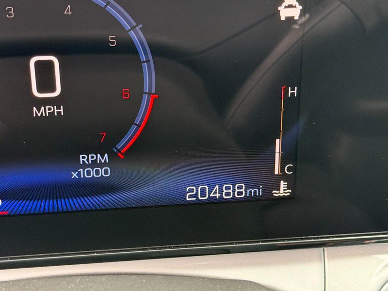 Used 2025 Chevrolet Trax LT FWD image 29