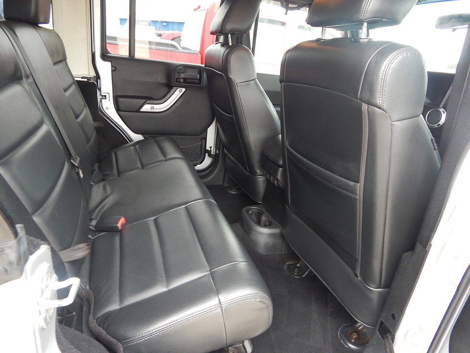 Used 2012 Jeep Wrangler Unlimited Sahara w/ Connectivity Group image 15