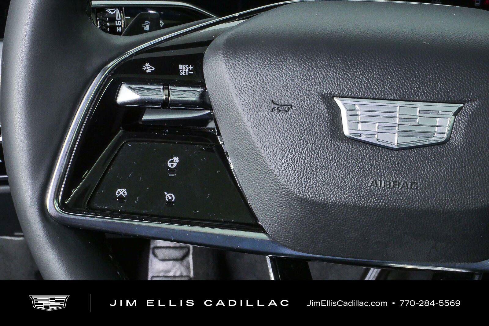 Used 2025 Cadillac Lyriq Luxury AWD/4WD image 11
