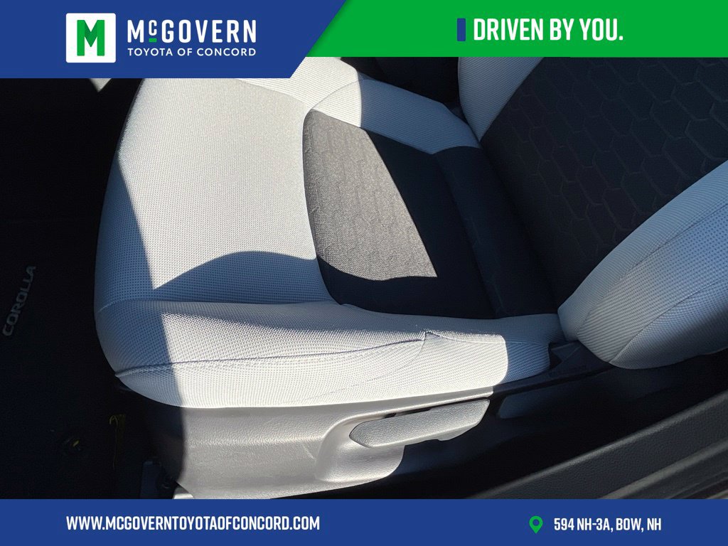 Used 2025 Toyota Corolla SE FWD image 12