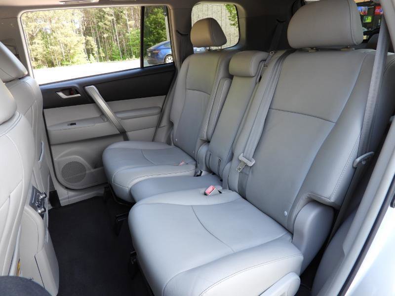 Used 2012 Toyota Highlander SE w/ Tow Pkg FWD image 36
