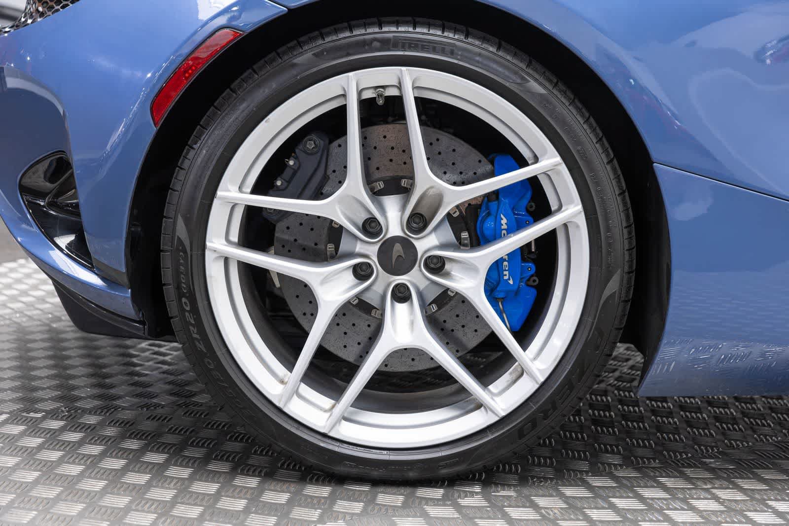 Used 2026 McLaren 750S Spider RWD image 41