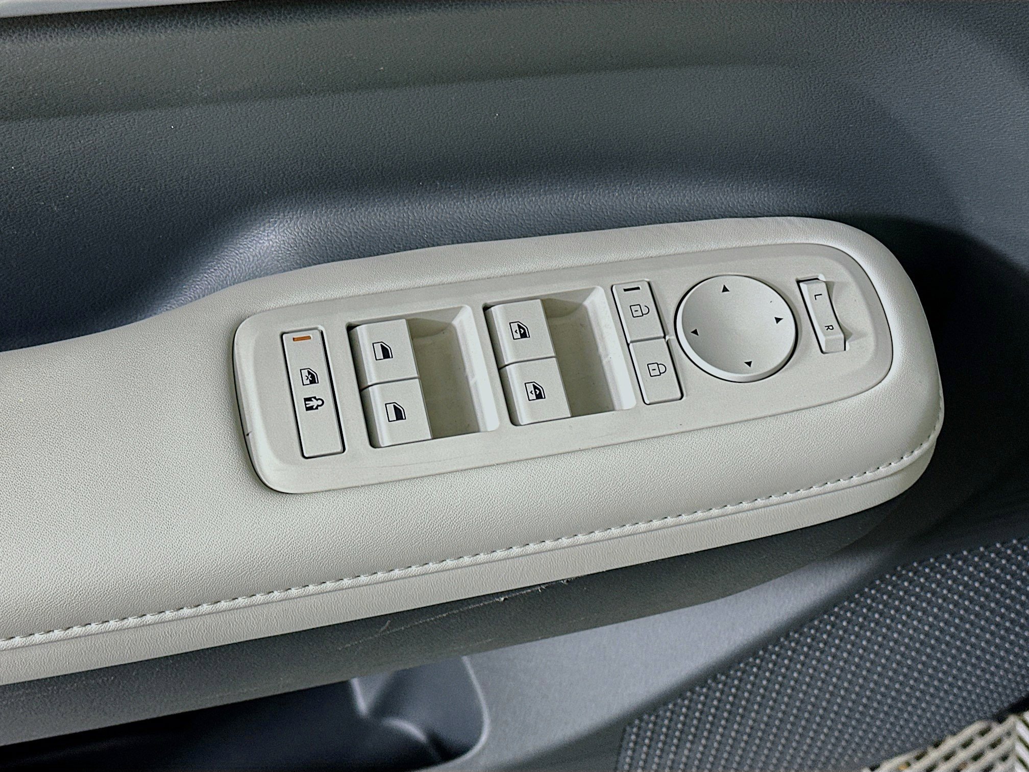 Used 2025 Hyundai Santa Fe SEL FWD image 15