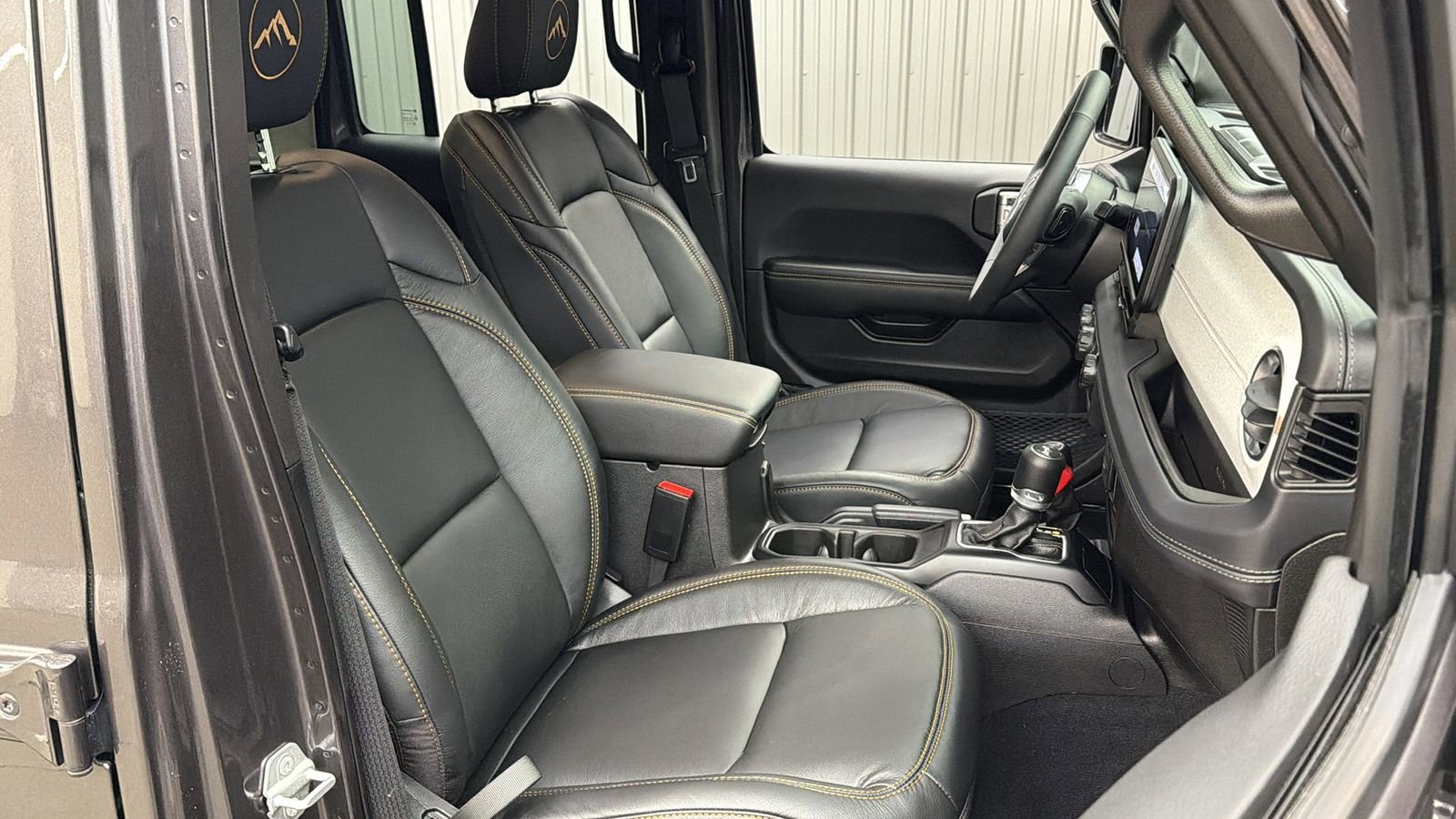 Used 2025 Jeep Wrangler Unlimited Sahara w/ Safety Group AWD/4WD image 35