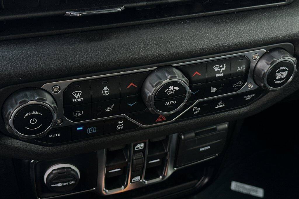 New 2024 Jeep Wrangler Unlimited w/ Convenience Group AWD/4WD image 15