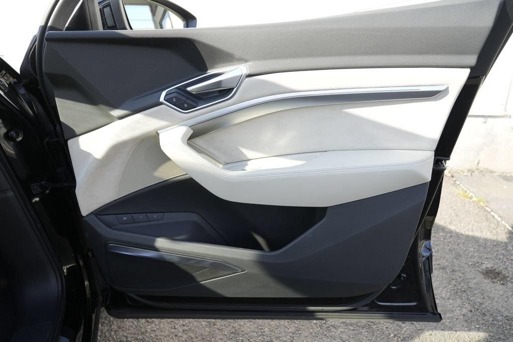 Used 2019 Audi e-tron Prestige AWD/4WD image 39