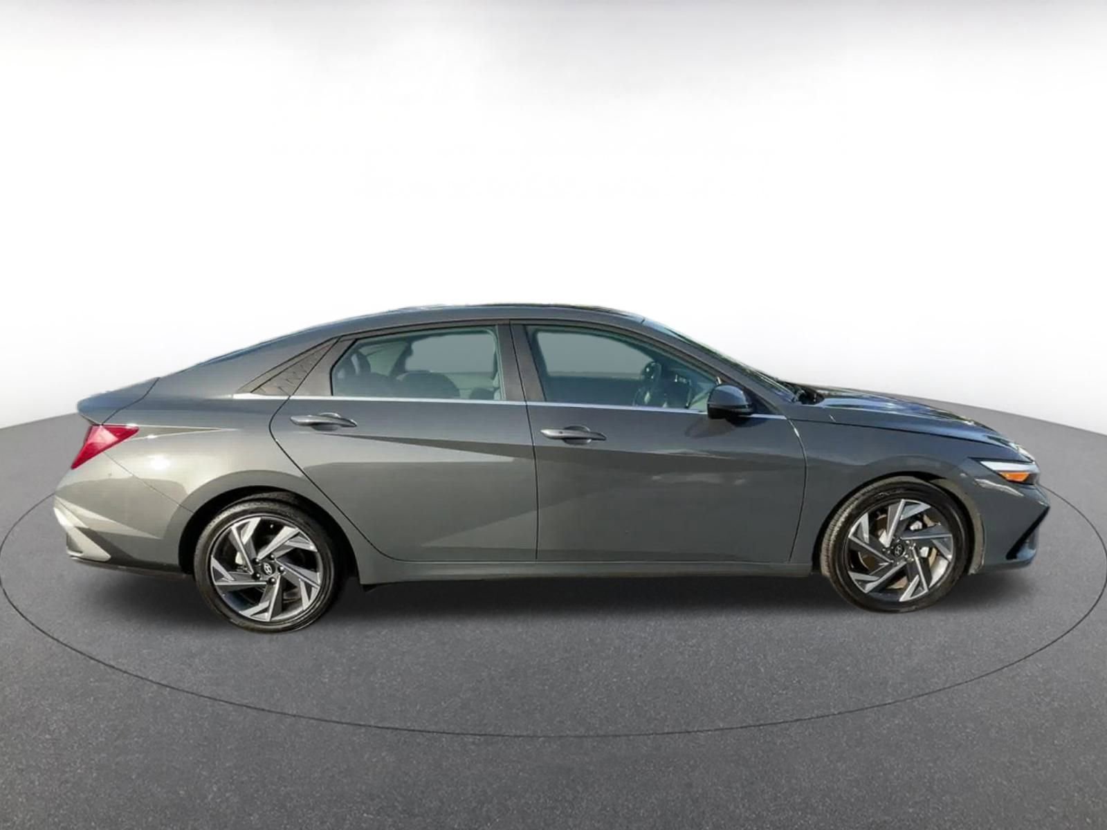 Used 2025 Hyundai Elantra SEL image 16