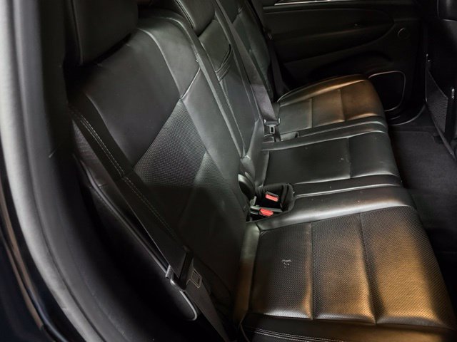 Used 2019 Jeep Grand Cherokee Overland AWD/4WD image 24
