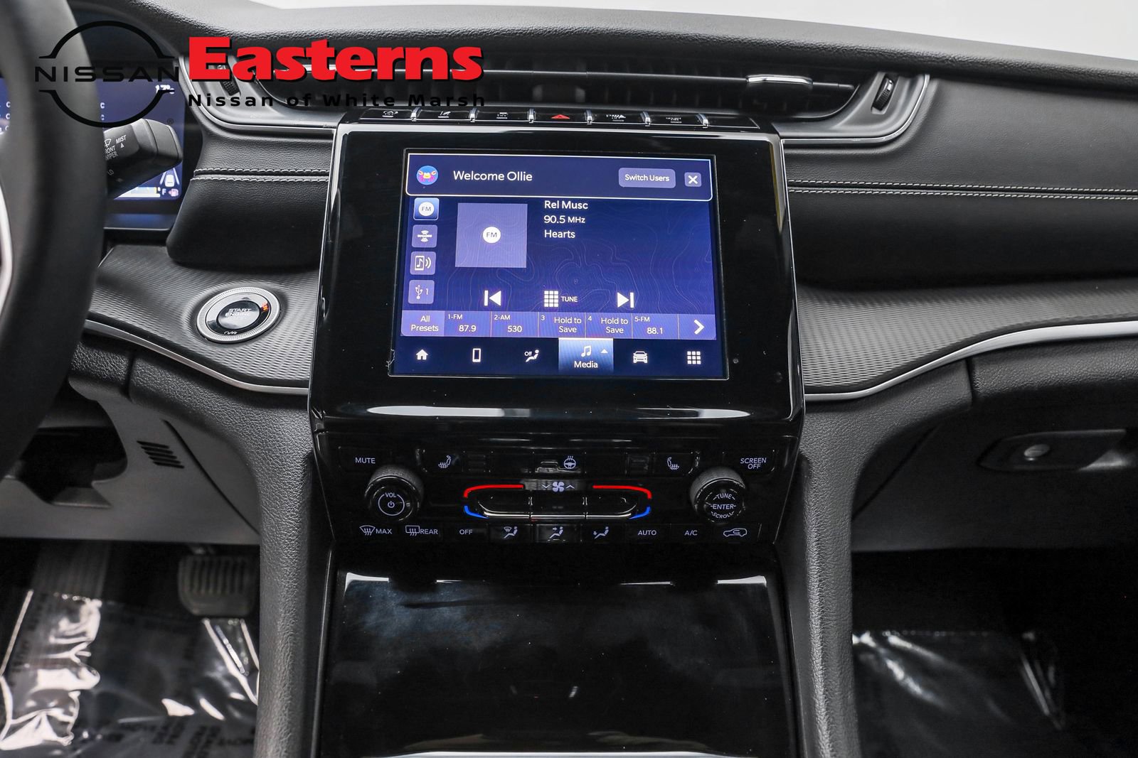 Used 2024 Jeep Grand Cherokee L Laredo image 16