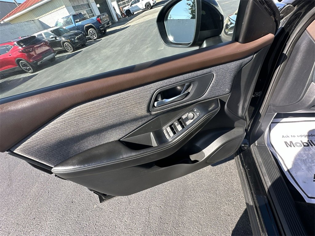 Used 2023 Nissan Rogue SV image 13