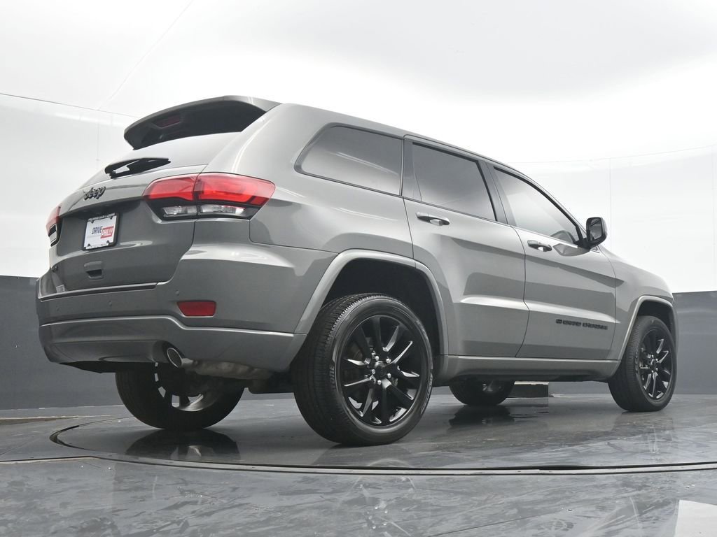 Used 2022 Jeep Grand Cherokee Laredo X image 30