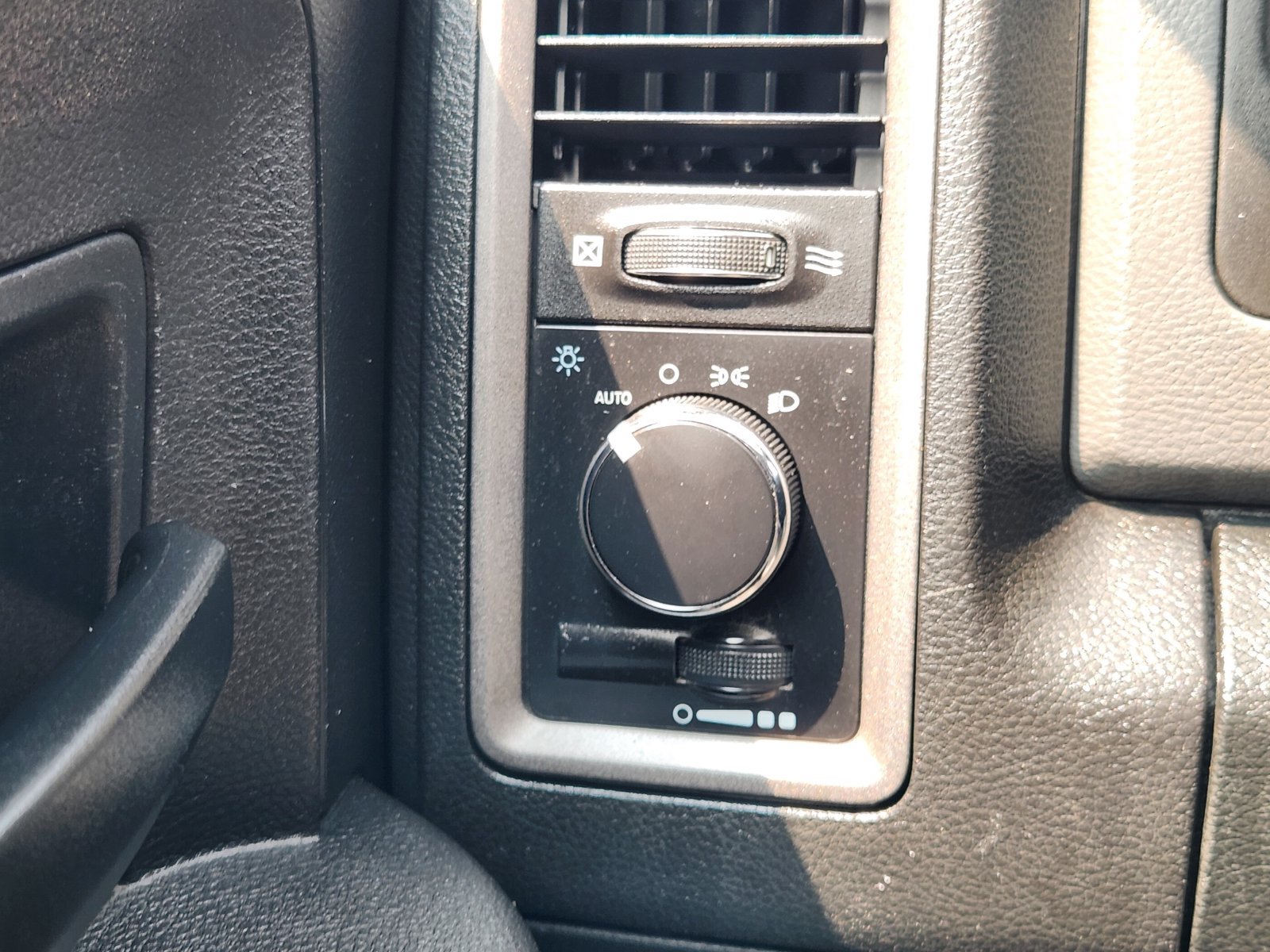 Used 2018 RAM 3500 Tradesman w/ Chrome Appearance Group AWD/4WD image 26