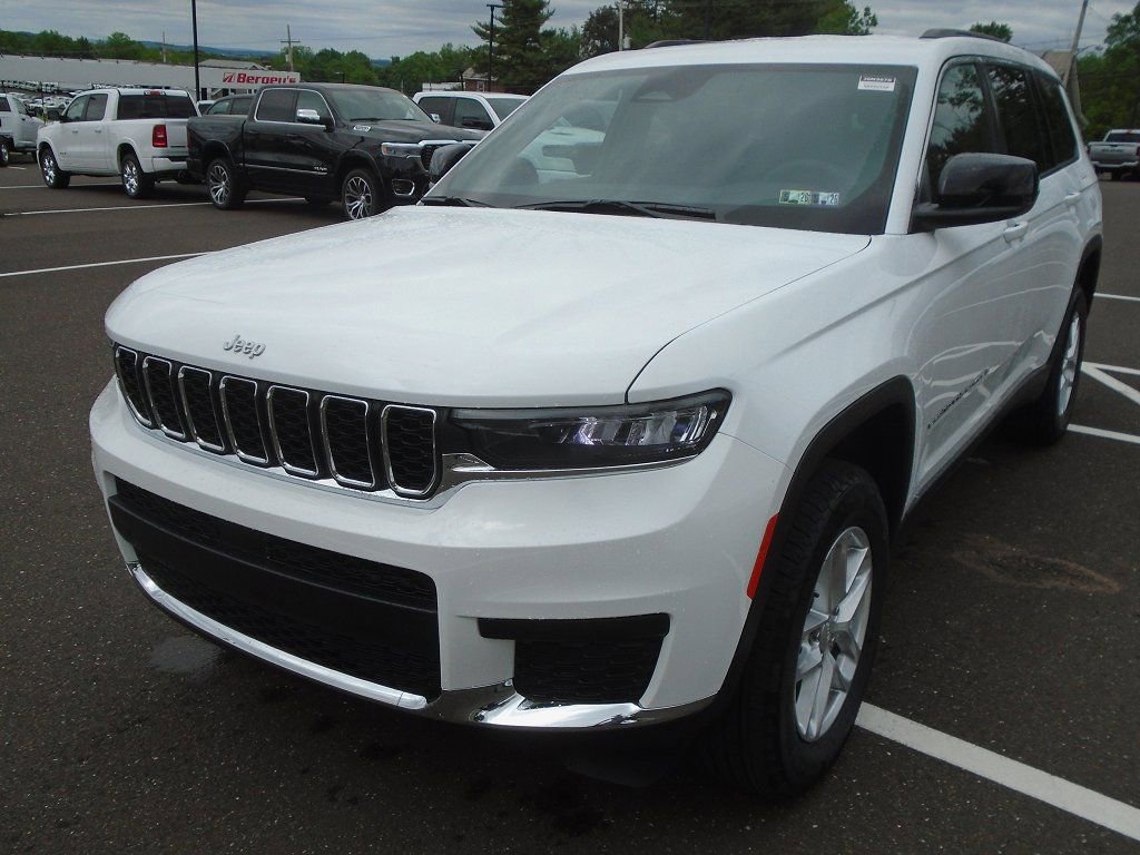New 2025 Jeep Grand Cherokee L Laredo w/ Luxury Tech Group I AWD/4WD image 4