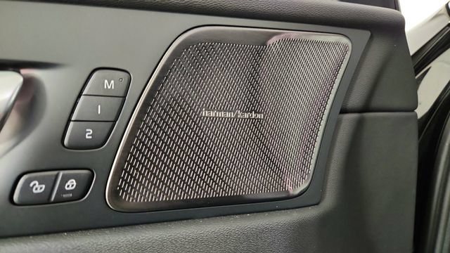 New 2026 Volvo XC60 B5 Plus w/ Climate Package AWD/4WD image 11