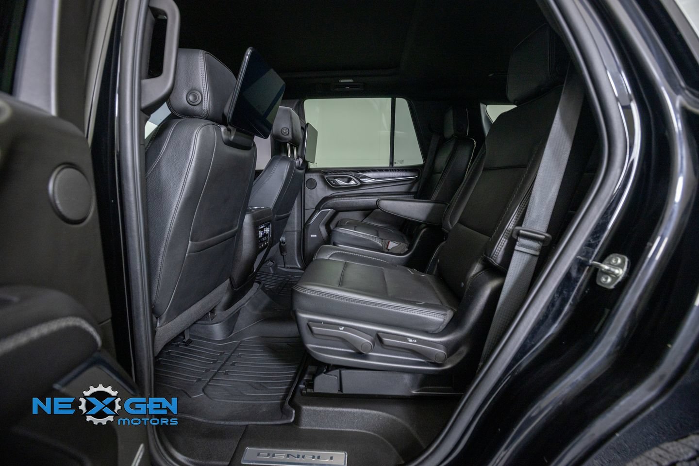Used 2023 GMC Yukon Denali w/ Advanced Technology Package AWD/4WD image 27