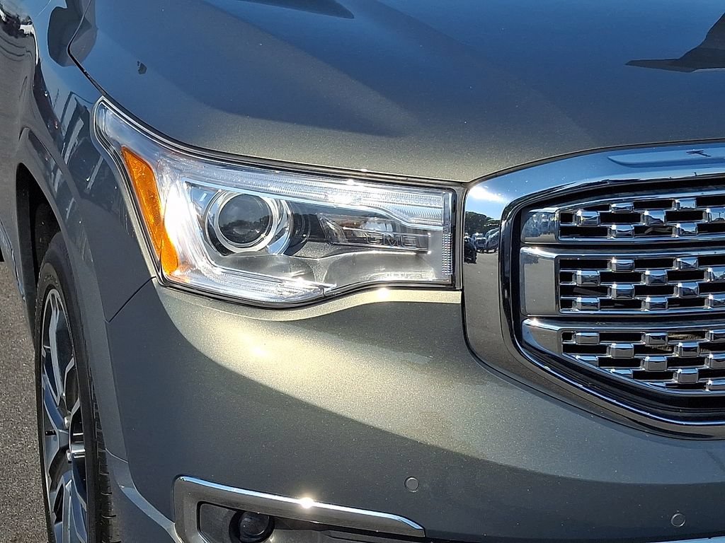 Used 2018 GMC Acadia Denali w/ Technology Package AWD/4WD image 9