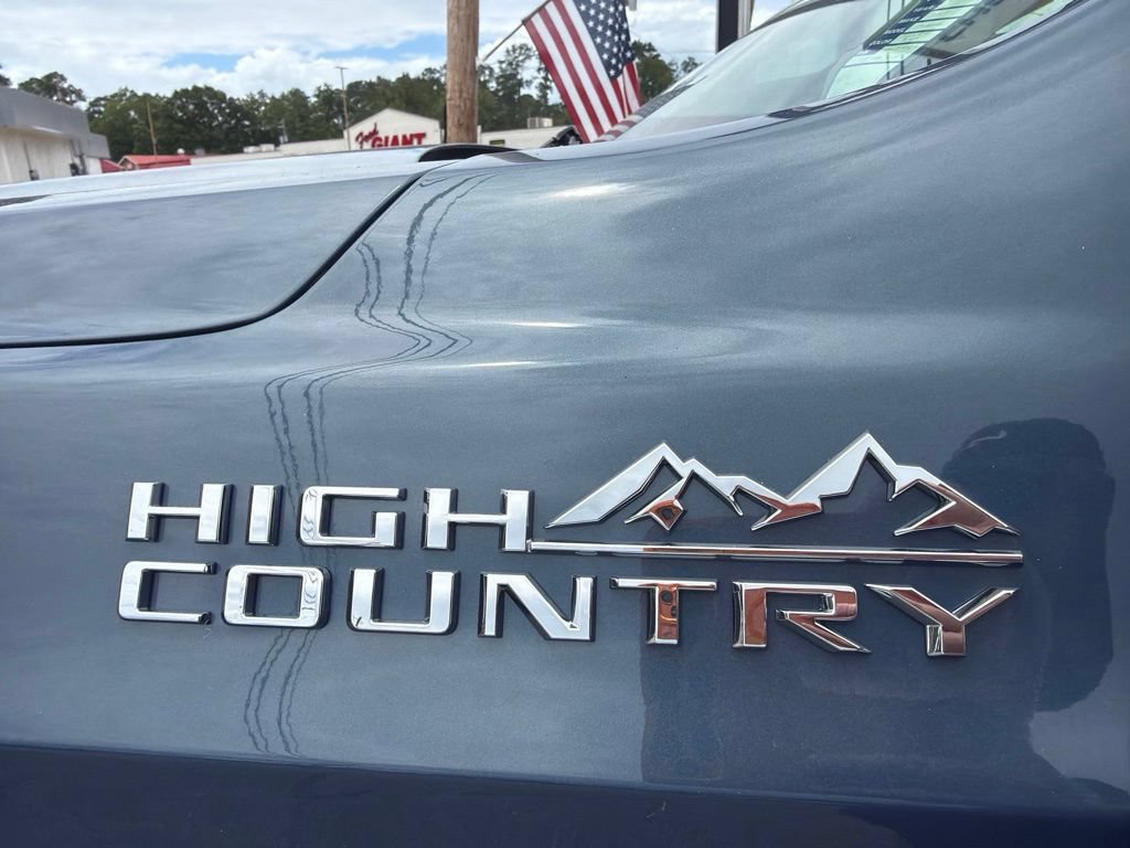 New 2026 Chevrolet Suburban High Country RWD image 8