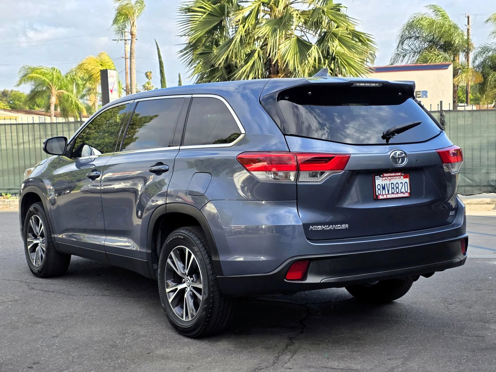 Used 2019 Toyota Highlander Plus FWD image 4