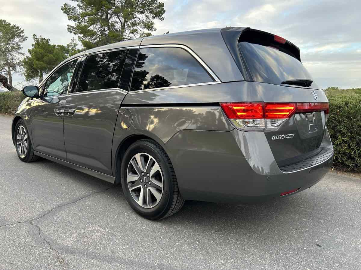 Used 2015 Honda Odyssey Touring image 2