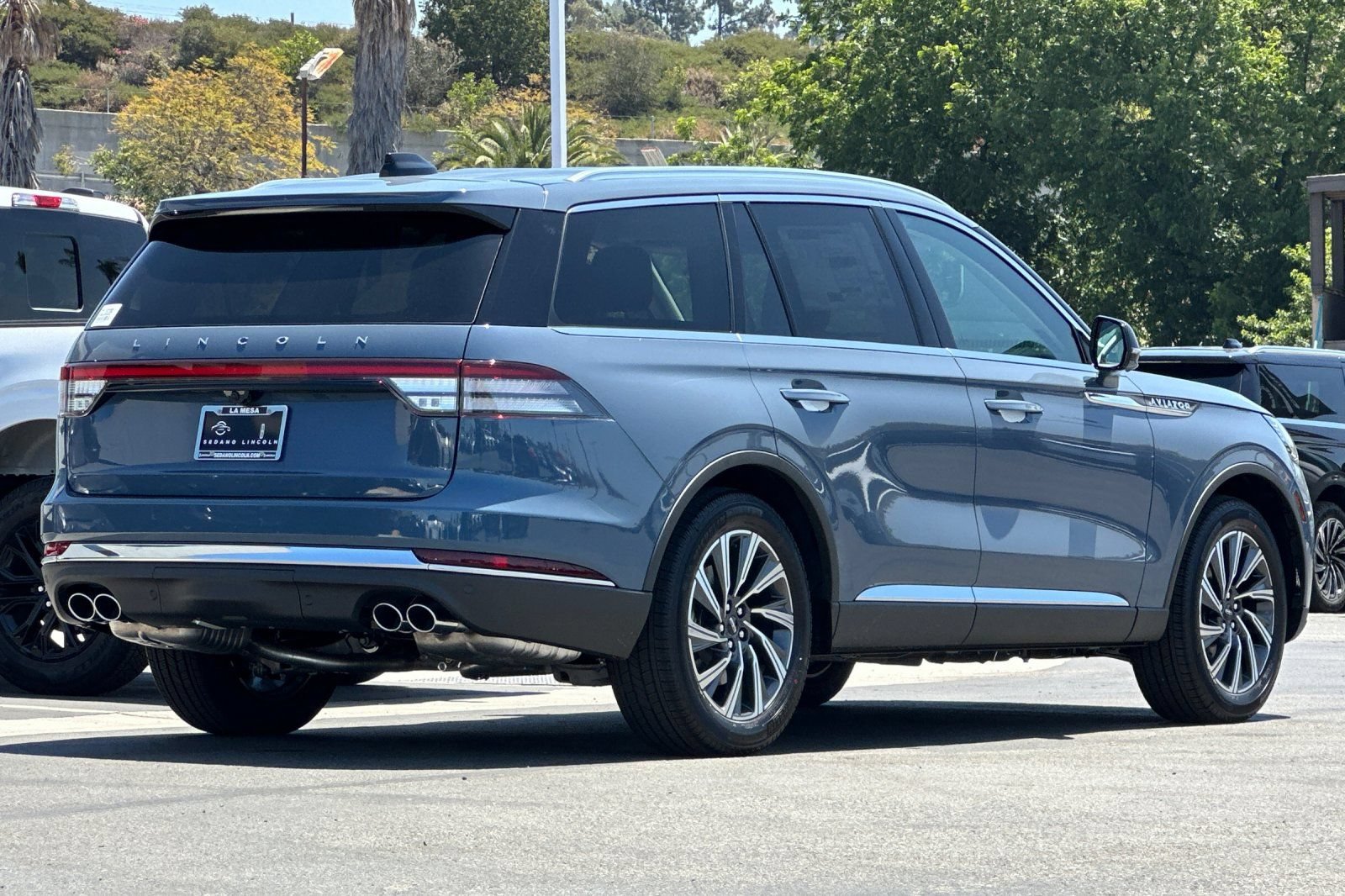 Used 2026 Lincoln Aviator 2WD image 3
