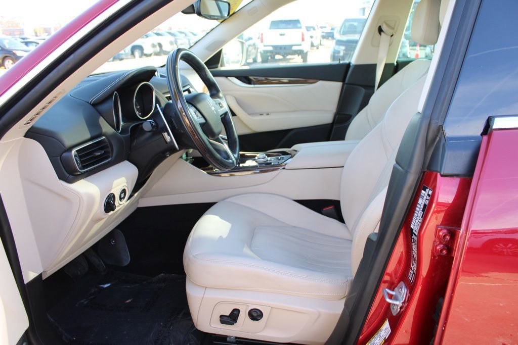 Used 2020 Maserati Levante S GranLusso image 16