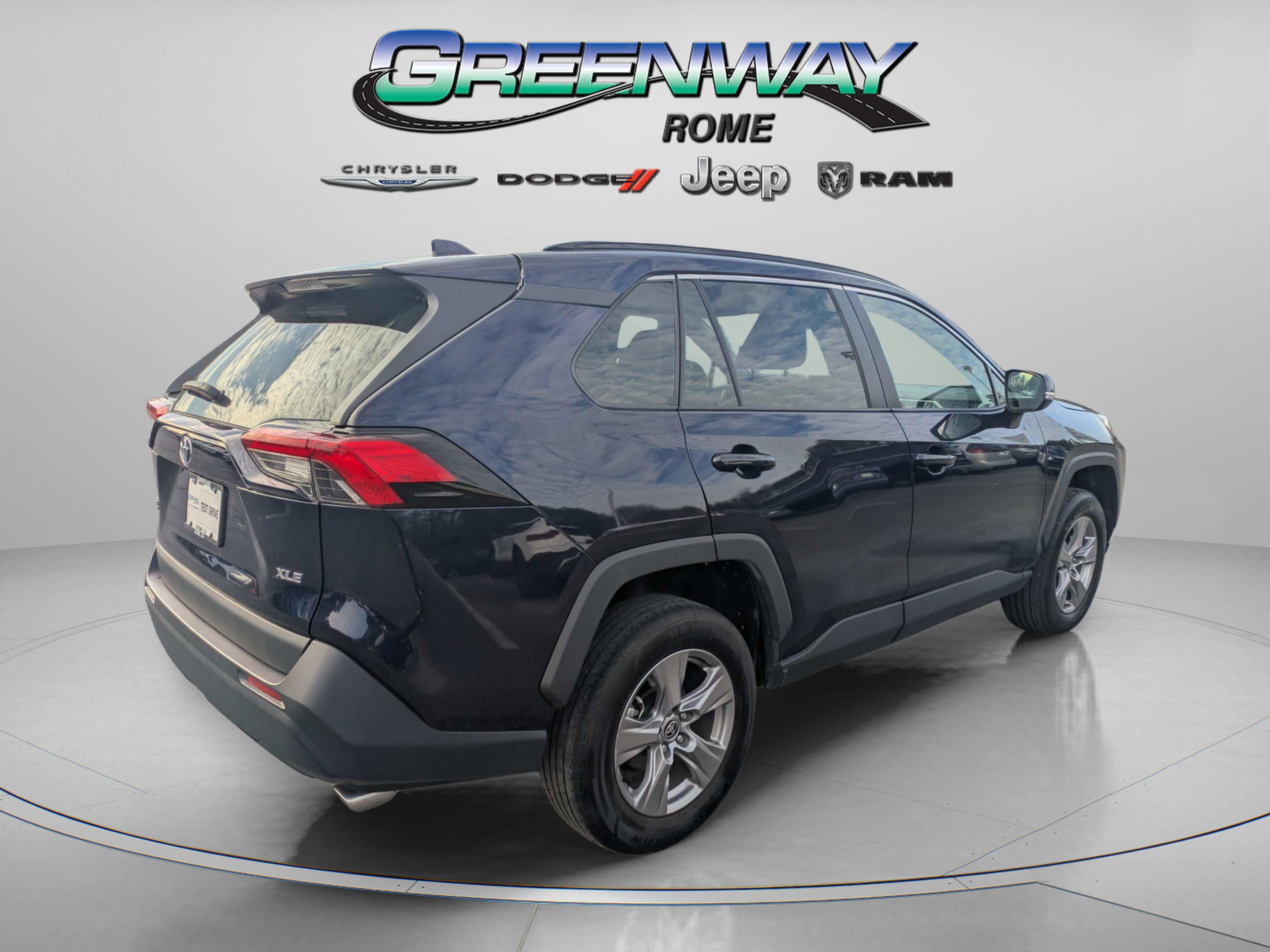 Used 2024 Toyota RAV4 XLE FWD image 7
