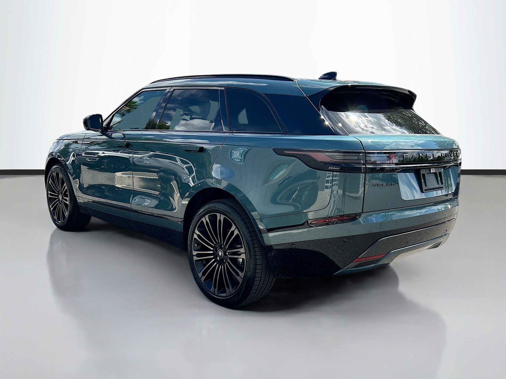 New 2026 Land Rover Range Rover Velar Dynamic SE image 3