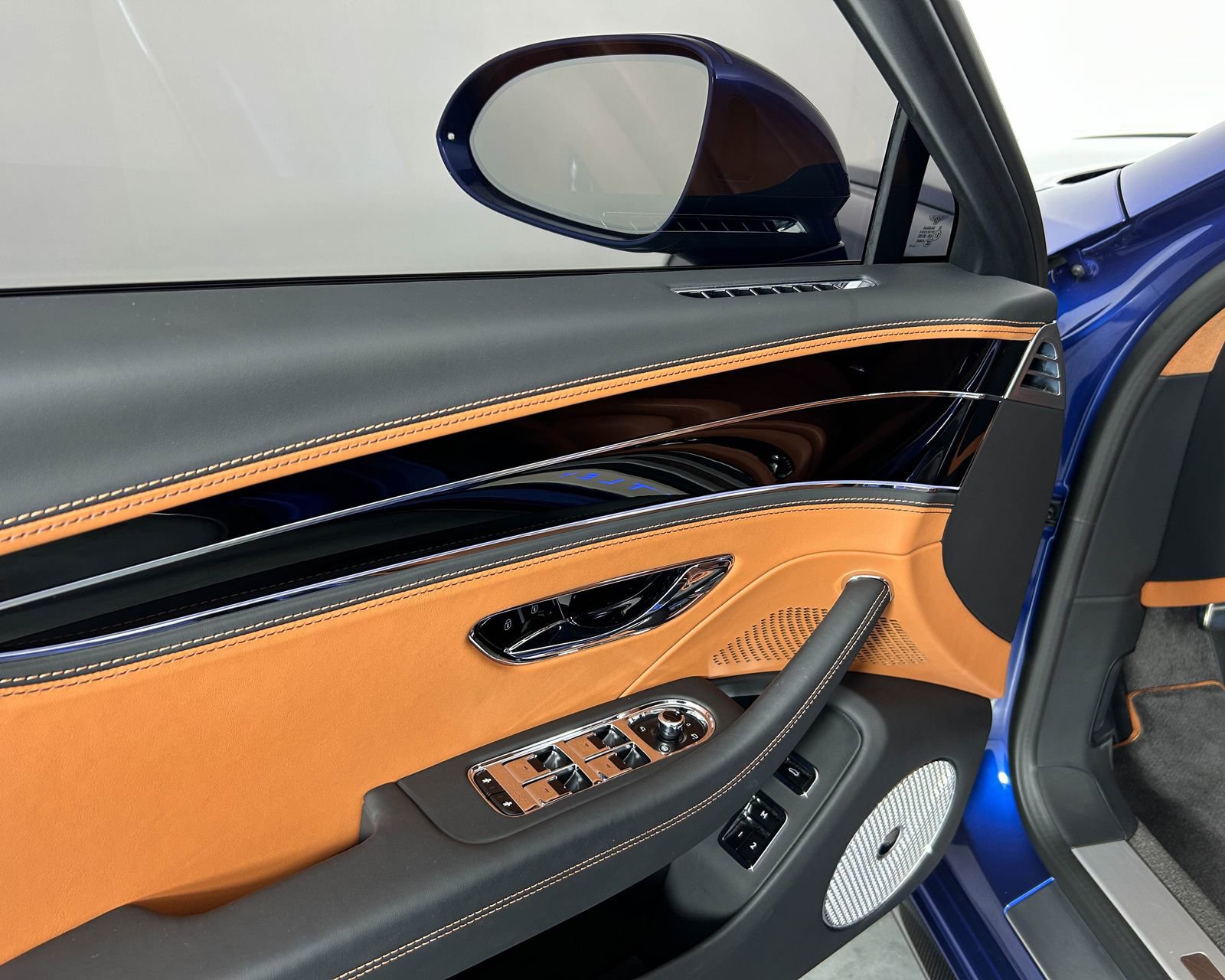 Used 2024 Bentley Flying Spur V8 image 13