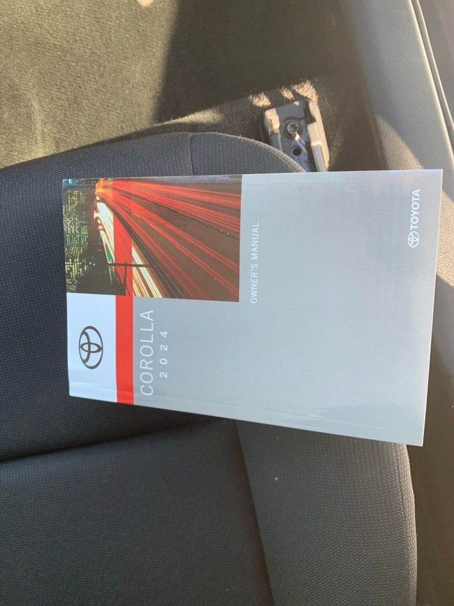Used 2024 Toyota Corolla LE image 30