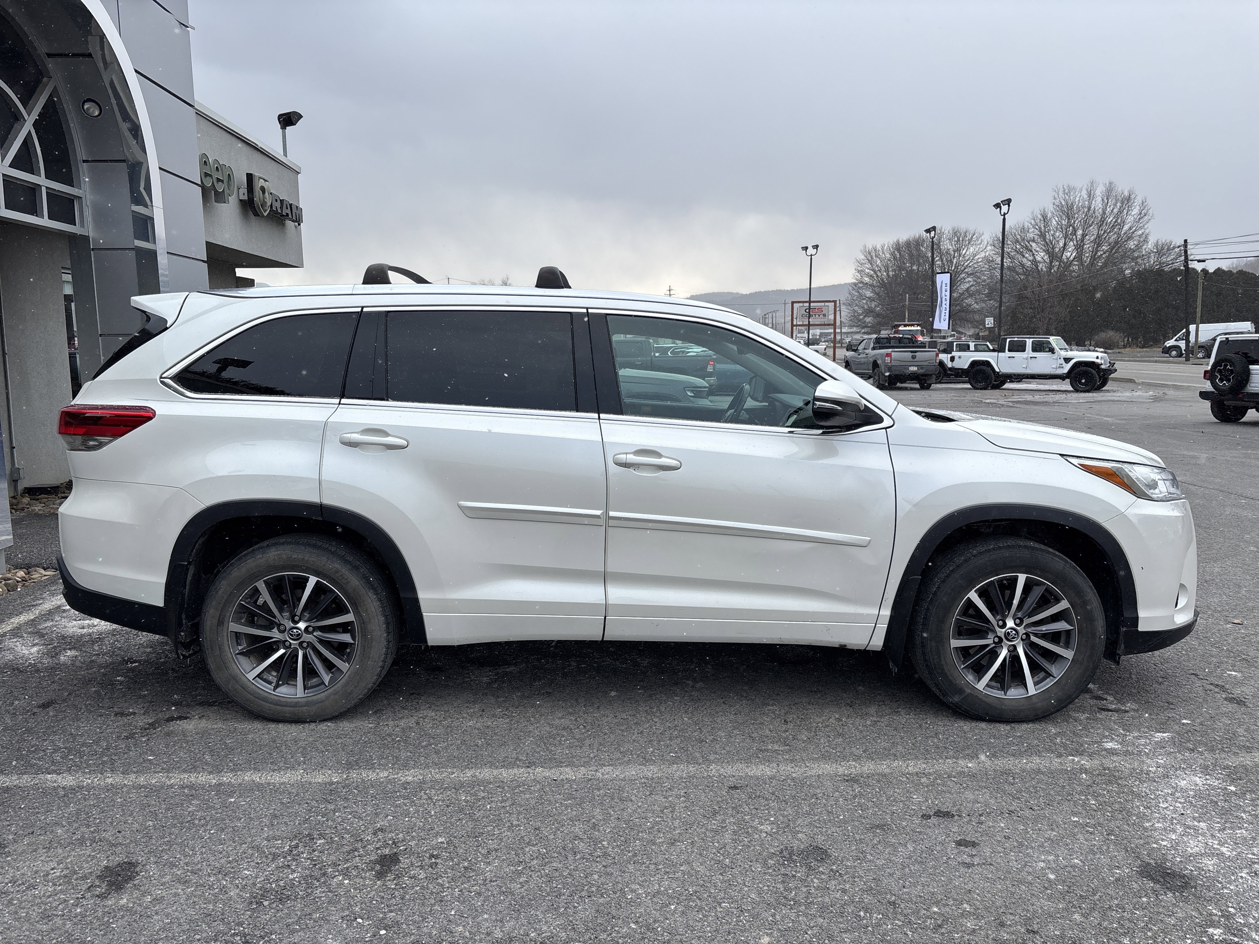 Used 2018 Toyota Highlander XLE video 2