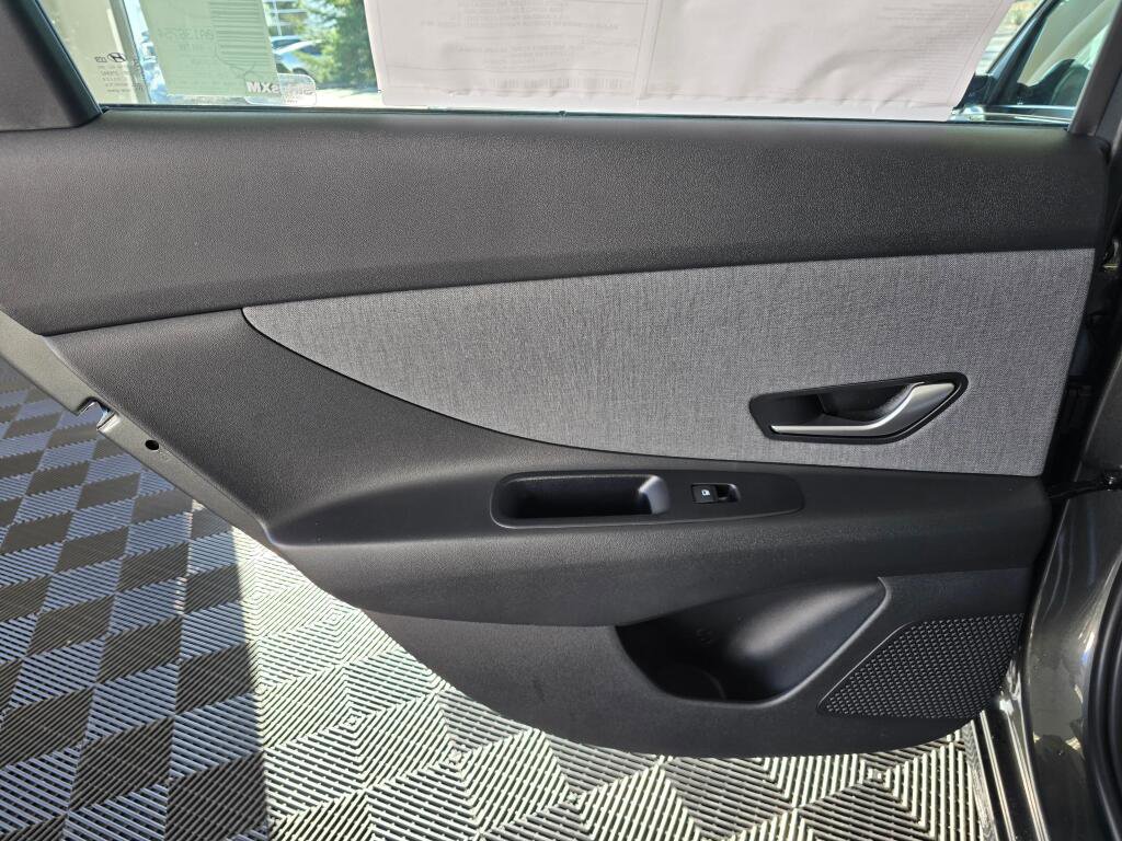 New 2026 Hyundai Elantra Limited image 36