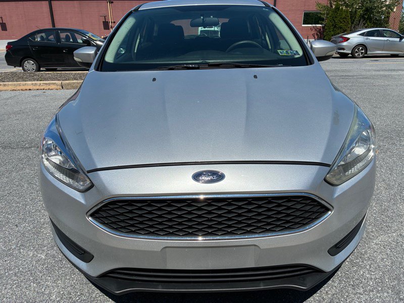 Used 2017 Ford Focus SE FWD image 2