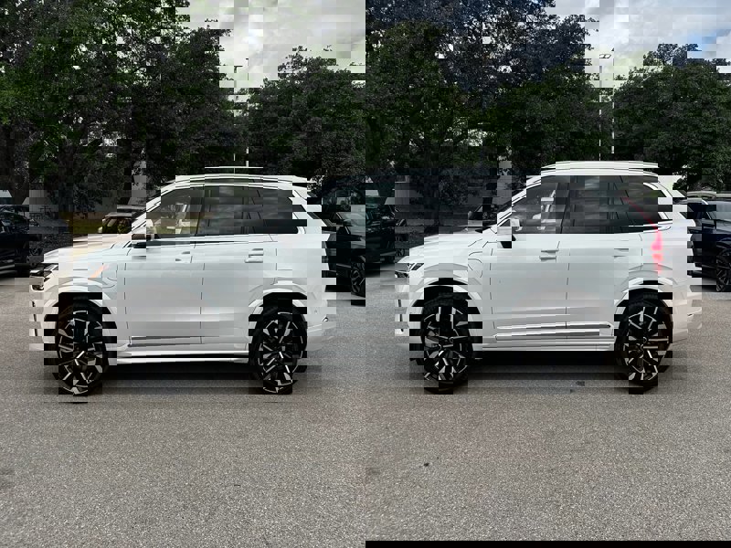 New 2025 Volvo XC90 T8 Plus w/ Protection Package Premier image 3