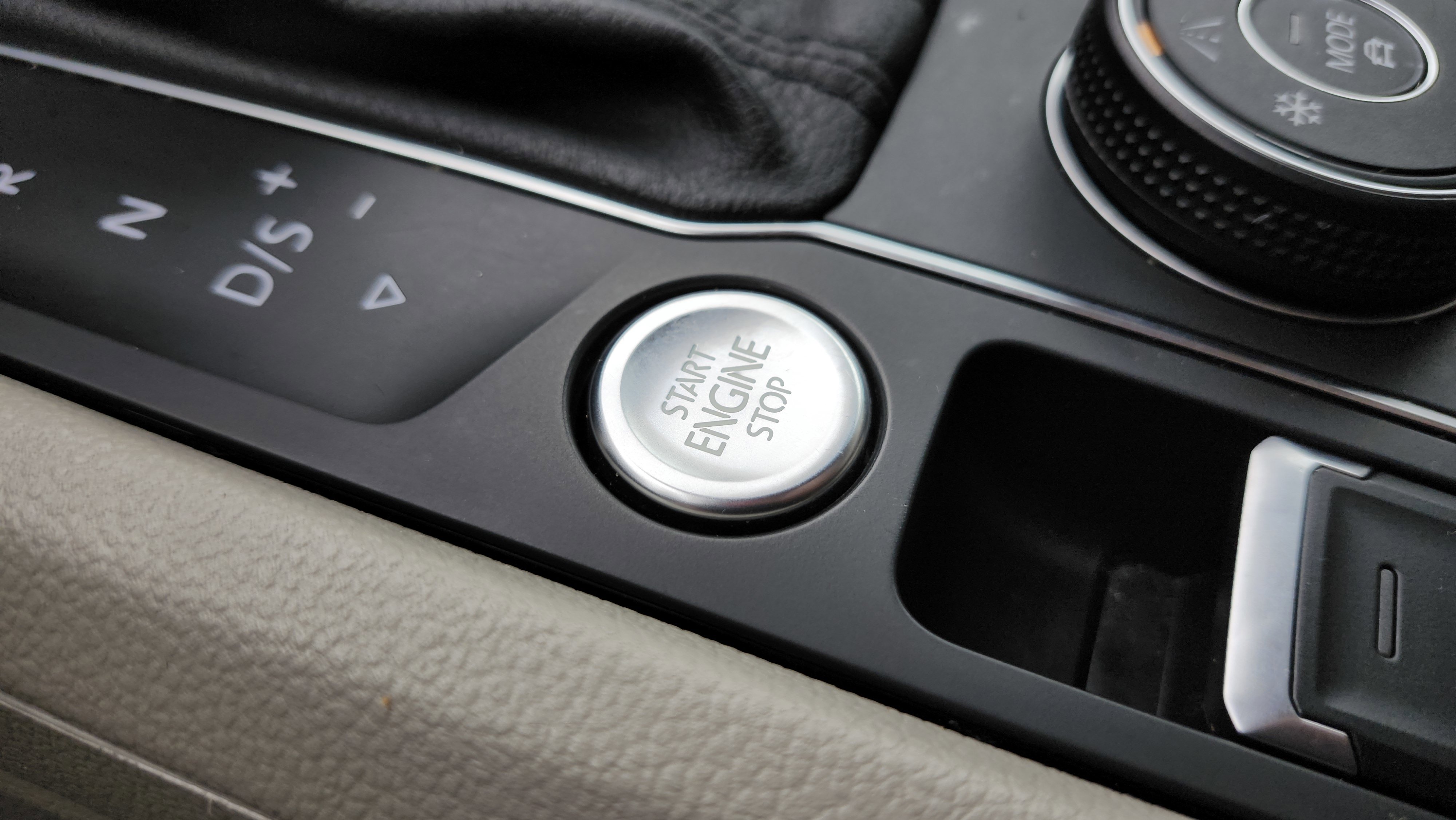 Used 2018 Volkswagen Atlas SE image 31