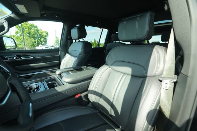 New 2026 Jeep Grand Wagoneer Summit AWD/4WD image 46