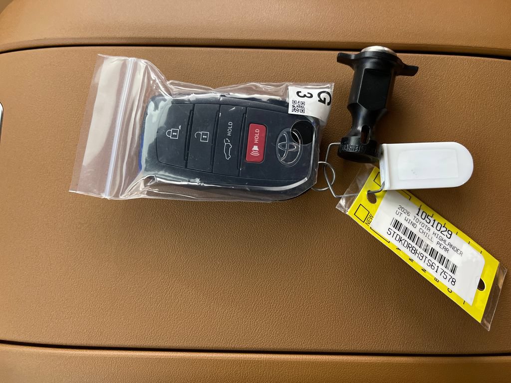 New 2026 Toyota Highlander Platinum AWD/4WD image 24