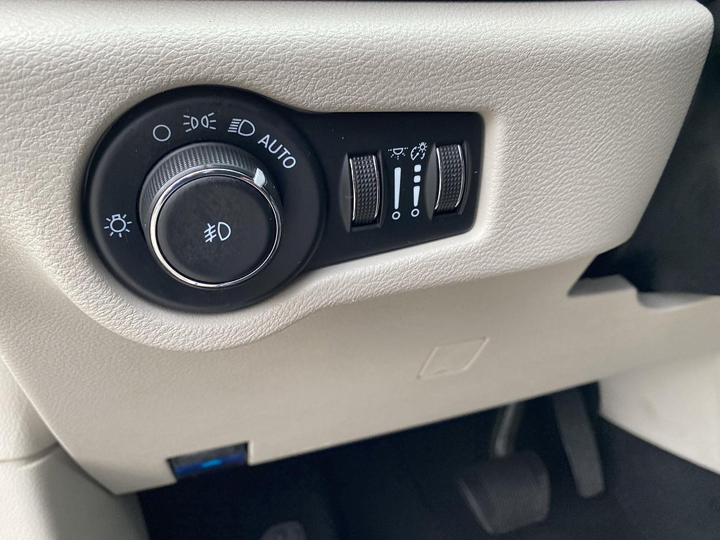 Used 2023 Chrysler Pacifica Touring-L FWD image 22