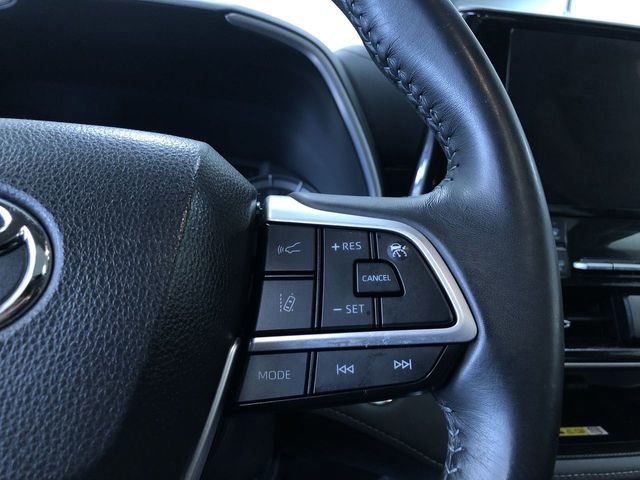 Used 2023 Toyota Highlander XLE image 28