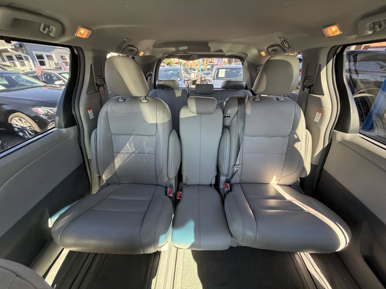 Used 2017 Toyota Sienna XLE w/ XLE Navigation Package FWD image 24