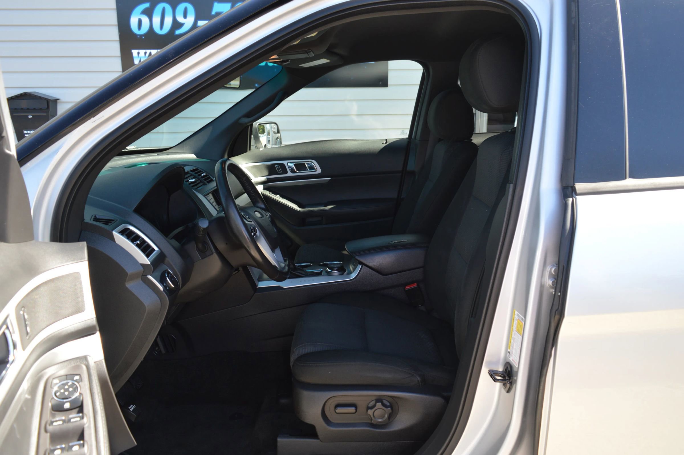 Used 2014 Ford Explorer XLT image 10