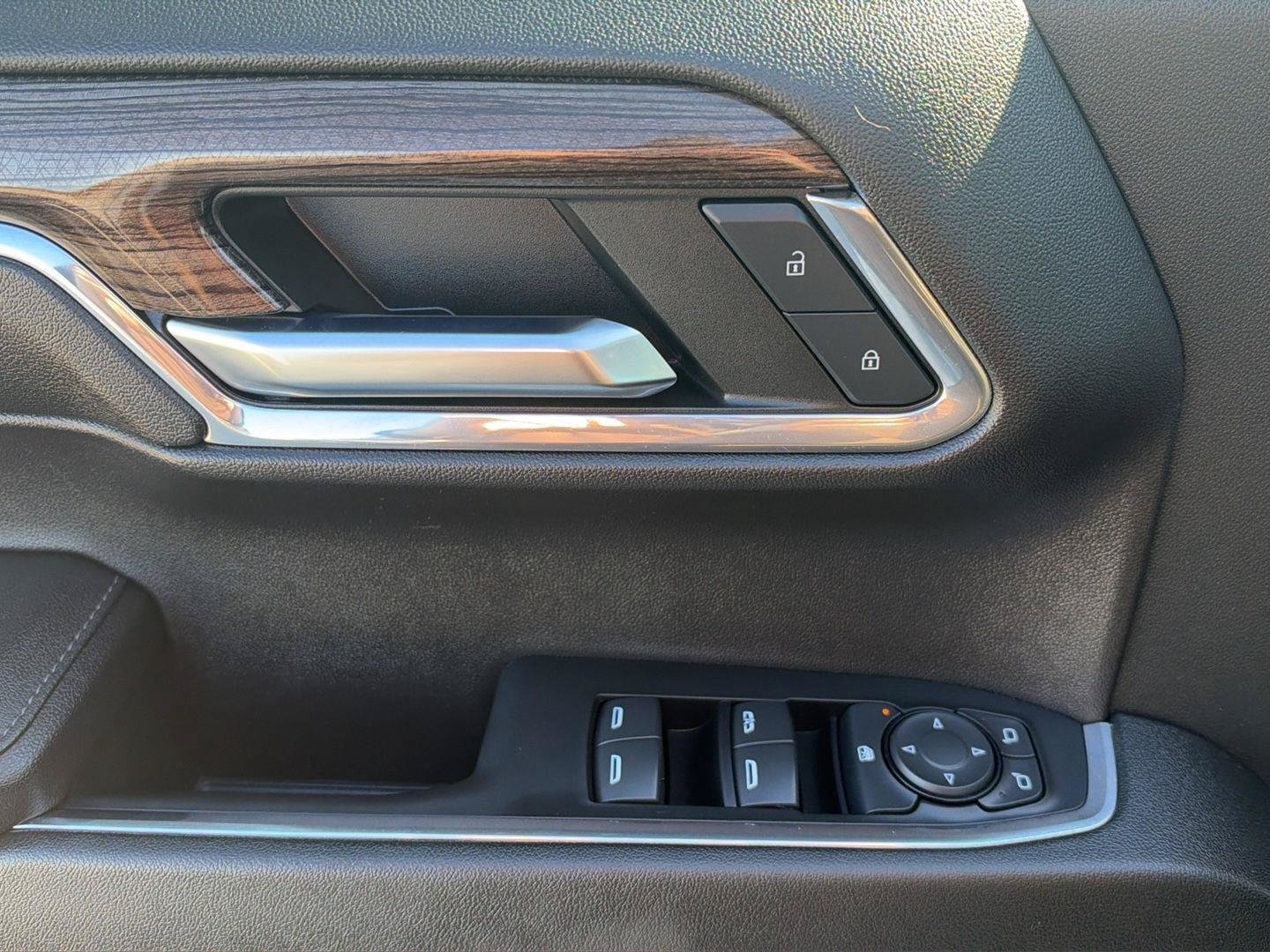 Used 2024 Chevrolet Silverado 1500 LT AWD/4WD image 19
