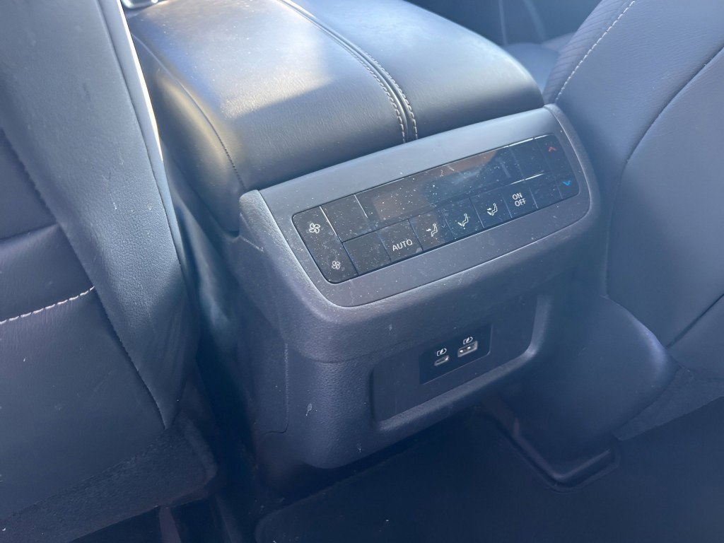 Used 2022 Nissan Pathfinder SL AWD/4WD image 22