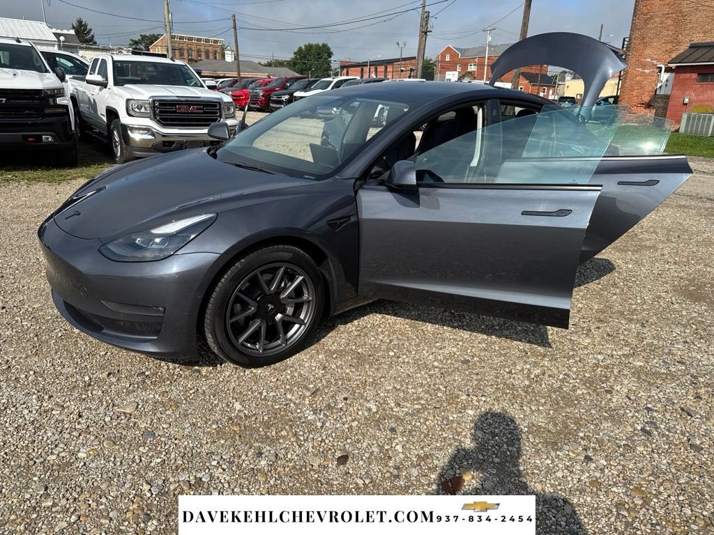 Used 2022 Tesla Model 3 Long Range AWD/4WD image 29