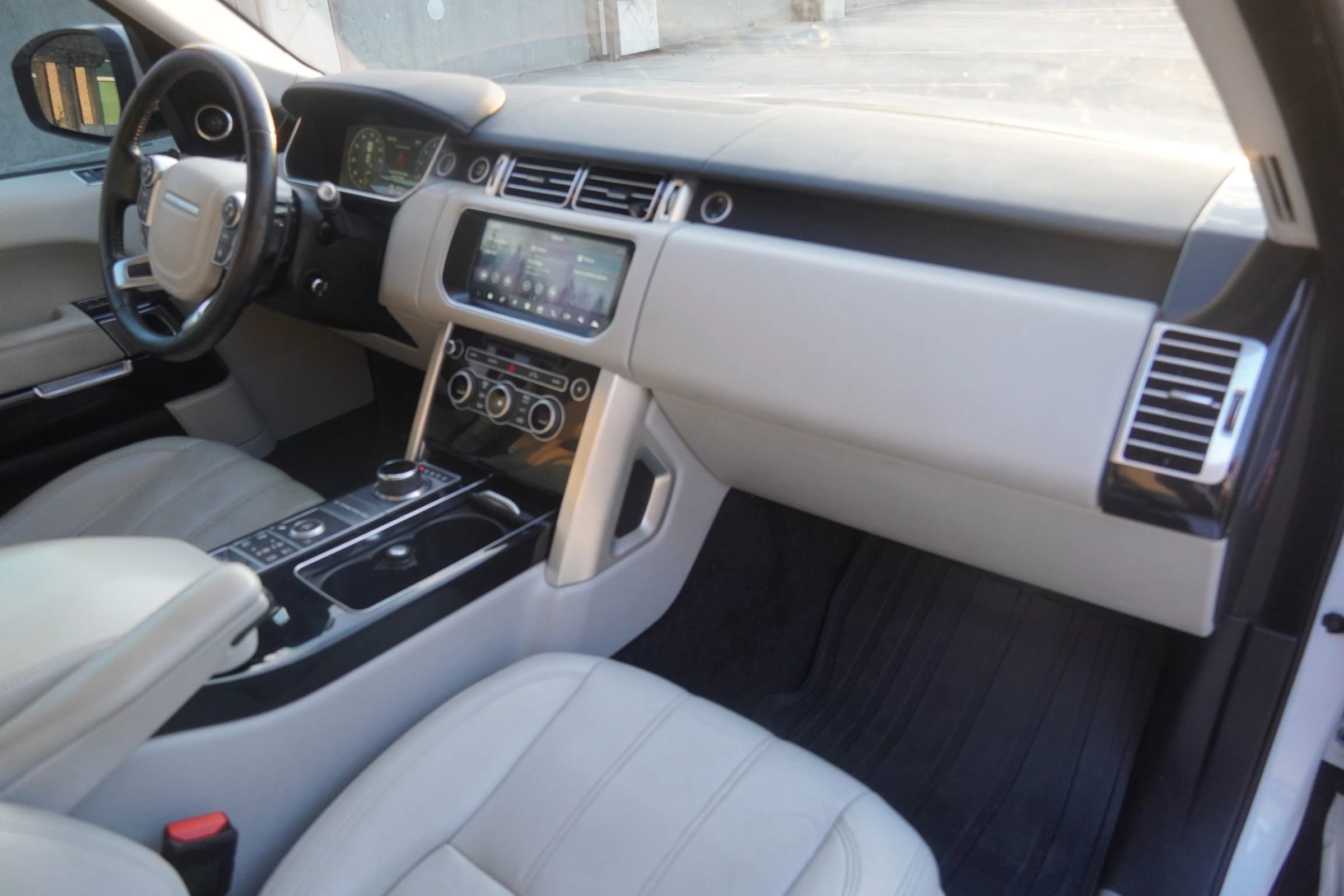 Used 2017 Land Rover Range Rover Supercharged AWD/4WD image 39